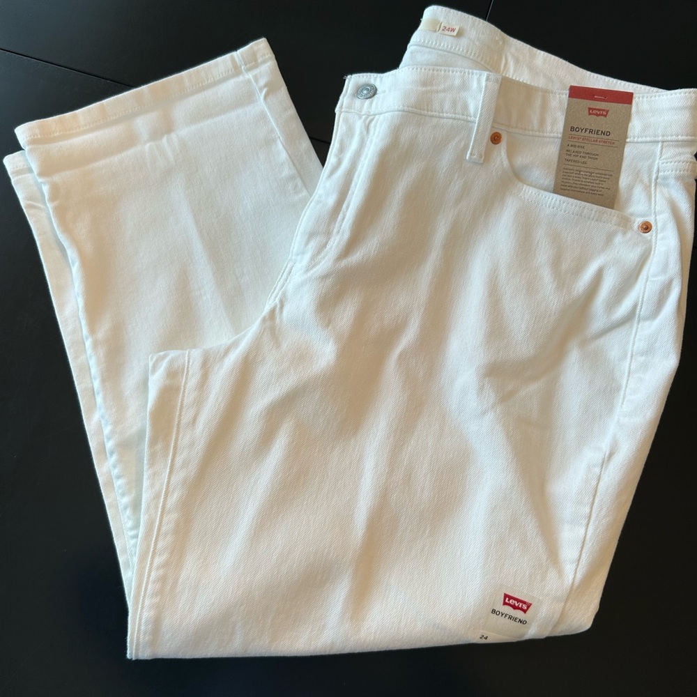 Women’s Levi White Jeans 24 Stretch Boyfriend Midrise 42” Waist 26”‎ Inseam NWT